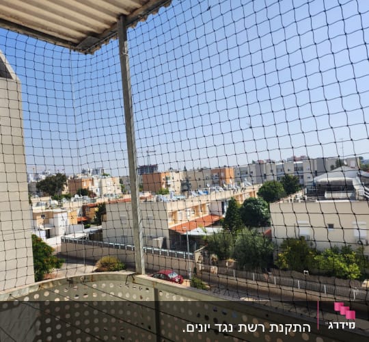 רשת למניעת כניסת יונים במרפסת